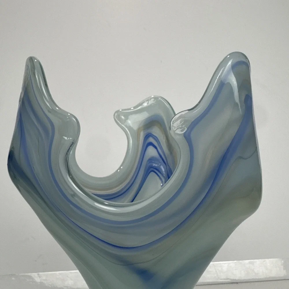 VTG Y2K Hand Blown Art Glass Swirl Vase OS Blue Green Ruffled Spiral